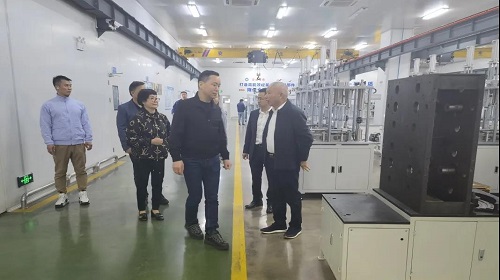 雅迪科技集团董事局主席董经贵、总裁钱静红一行莅临长鹰尊龙凯时人生就是博参观交流
