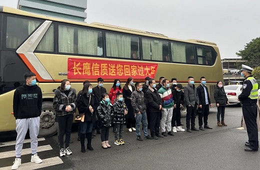 尊龙凯时人生就是博大巴送外省员工回家过年
